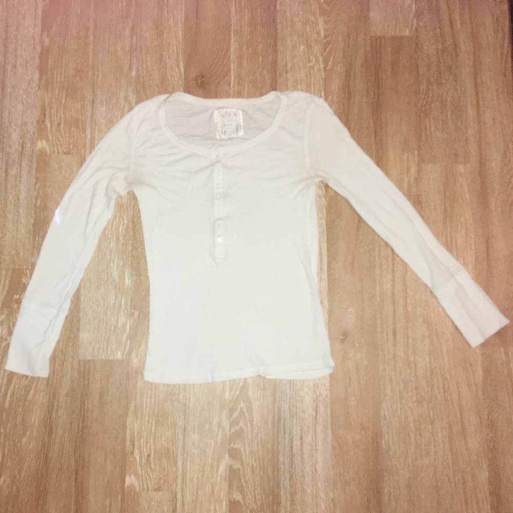 Light Long Sleeve Button V